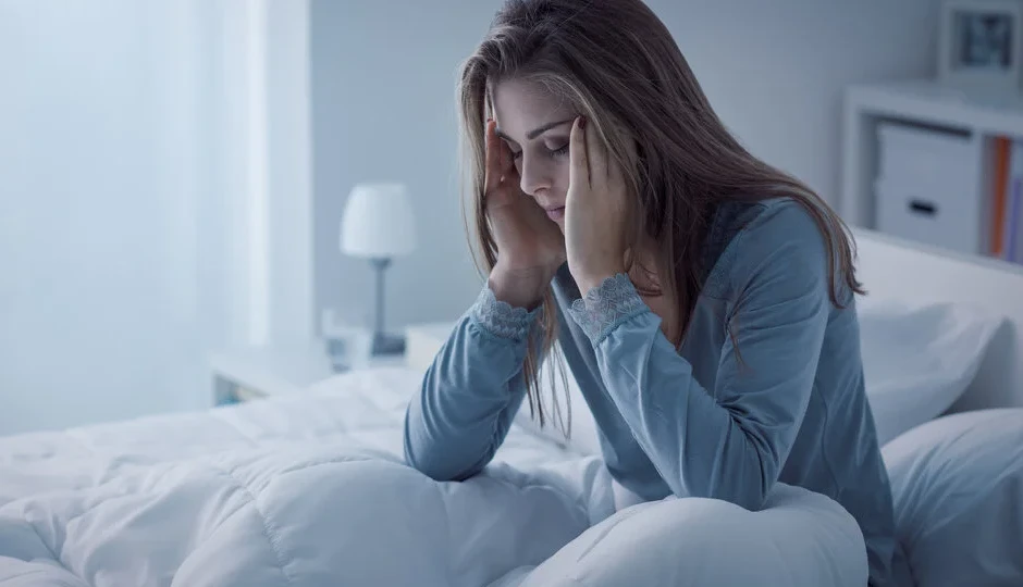 नींद की कमी से दिमाग समय से पहले हो सकता है बूढ़ा, बढ़ जाता है डिमेंशिया का खतरा