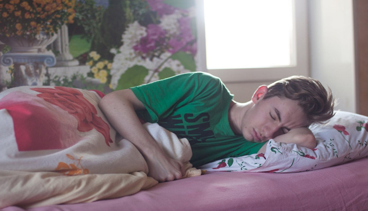 आपके सोने का तरीका भी डालता हैं जीवन पर असर, जानें इससे जुड़े वास्तु नियम 