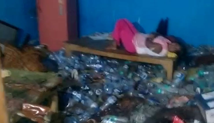 घर में मां और बहन के शव के साथ सो रही थी बेटी, दो महीने पहले हो चुकी थी मौत