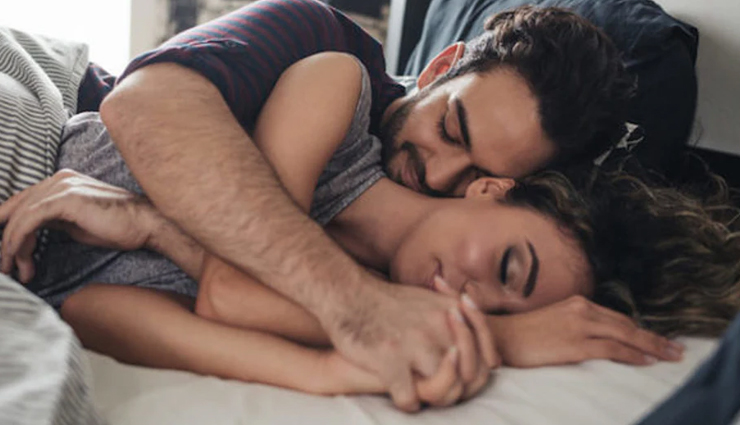 reasons to sleep next to your partner,benefits of sleeping with your love,couple tips,relationship tips