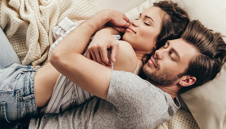 10 Reasons Why Sleeping Next to Someone You Love Makes You Fall Asleep Faster