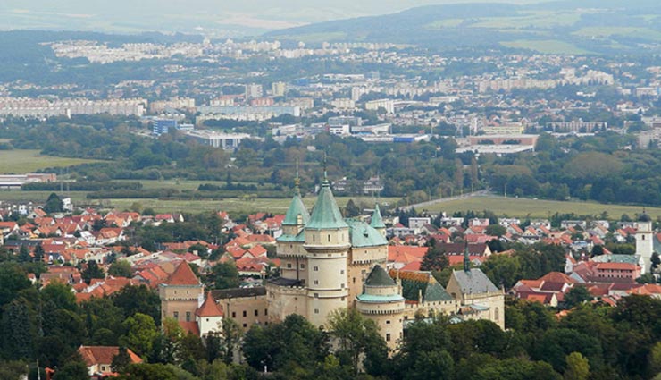 इस देश में मुस्लिम होने के बावजूद भी नहीं कोई मस्जिद