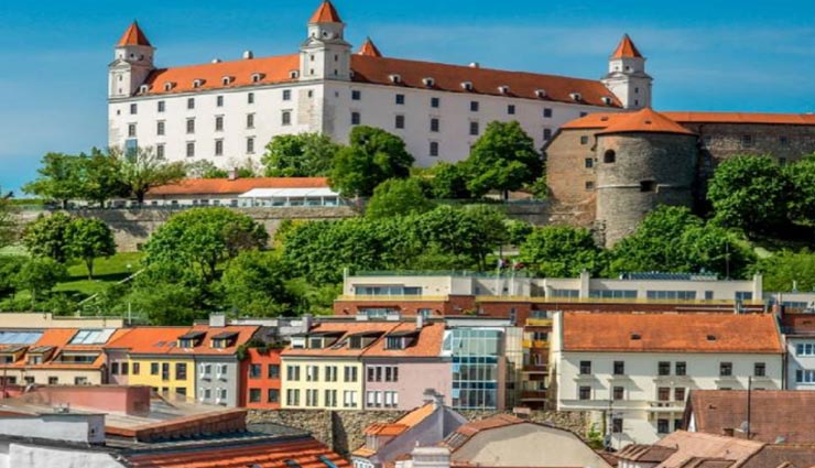 इस देश में मुस्लिम होने के बावजूद भी नहीं कोई मस्जिद weird news,weird place,slovakia,slovakia with no mosque