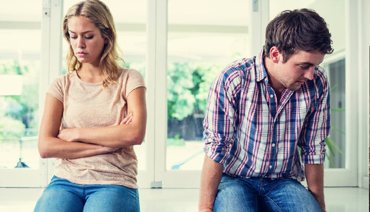 slow moving relationship signs,relationship communication frequency,reluctance to commit in relationships,emotional intimacy stagnation,disparity in relationship expectations,lack of shared experiences,infrequent discussions about feelings,minimal relationship investment,integration into partner life,relationship trajectory discussions