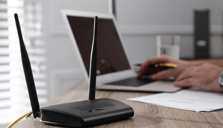 slow wi-fi network causes,wi-fi speed issues,improve slow wi-fi connection,router placement affects wi-fi speed,slow internet router problems,5ghz vs 2.4ghz wi-fi band,signal interference wi-fi,slow wi-fi reasons,bandwidth-hogging apps,old router slow internet speed,fix slow wi-fi