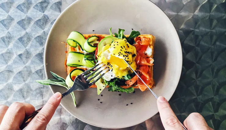 manage diabetes,diabetes diet,lifestyle changes for diabetes,blood sugar control,healthy diet for diabetes,portion control diabetes,monitoring sugar intake,hydration and diabetes,diabetes meal planning