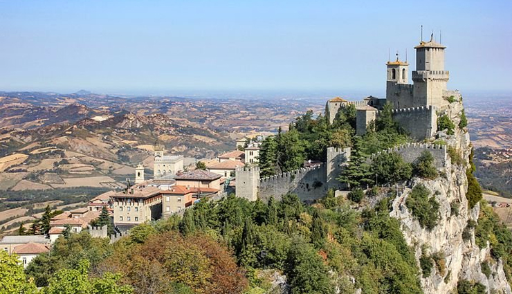 beautiful countries to visit around the world,smallest countries to visit in the world,liechtenstein,the marshall islands,san marino,monaco,tuvalu,nauru