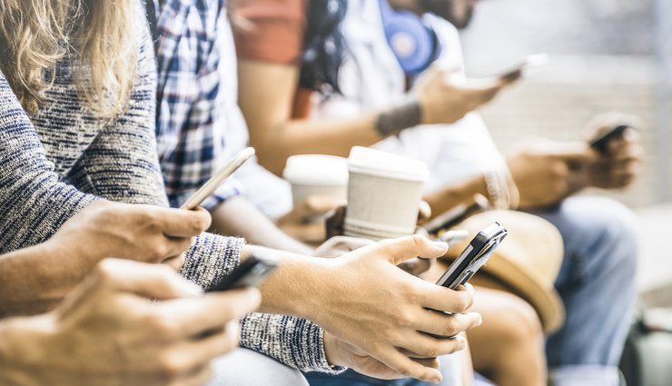 स्मार्टफोन यूजर हैं तो आप इन बातों का ध्यान जरूर रखें, जानें क्या सही, क्या गलत