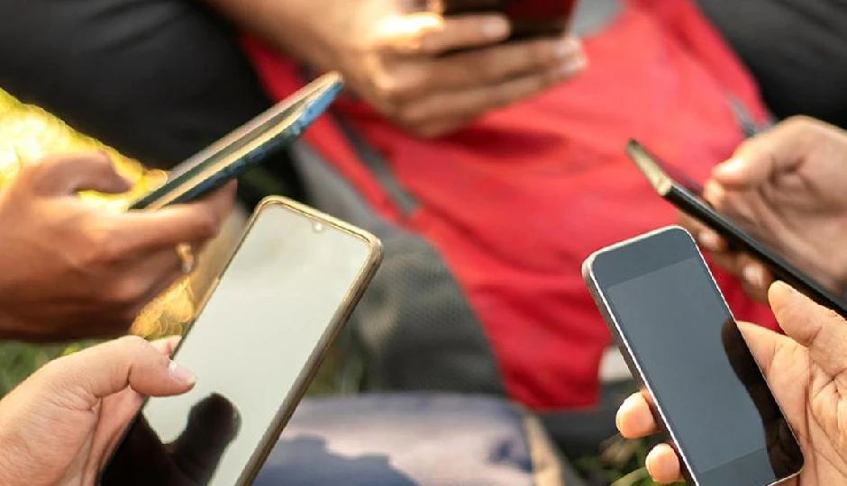 Google की नई चेतावनी, करोड़ों स्मार्टफोन यूजर्स पर बढ़ा साइबर खतरा, अभी निपटा लें ये जरूरी काम