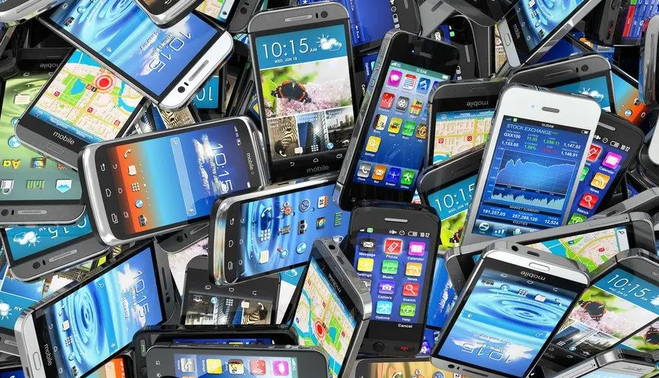 चिप की कमी ने बढ़ाई स्मार्टफोन कंपनियों की चिंता, फोन की कीमत में 14% तक बढ़ोतरी का अनुमान चिप की कमी ने बढ़ाई स्मार्टफोन कंपनियों की चिंता, फोन की कीमत में 14% तक बढ़ोतरी का अनुमान