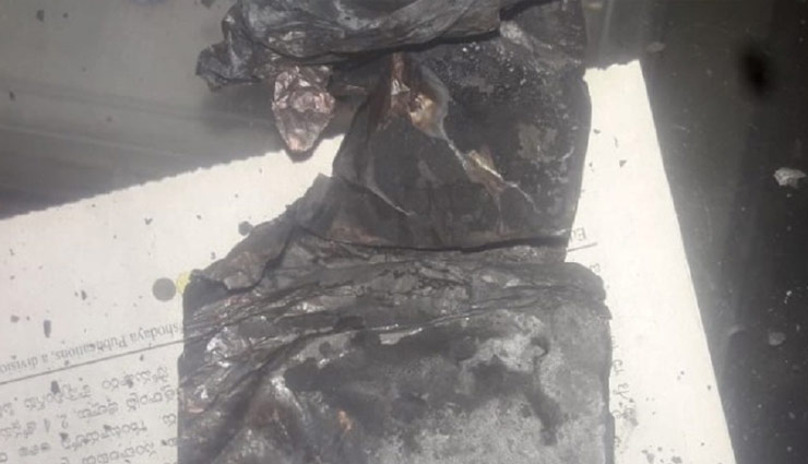 phone explode,phone fire,xiaomi phone catches fire,xiaomi phone explode,redmi 6a catches fire,phone blast,news,news in hindi