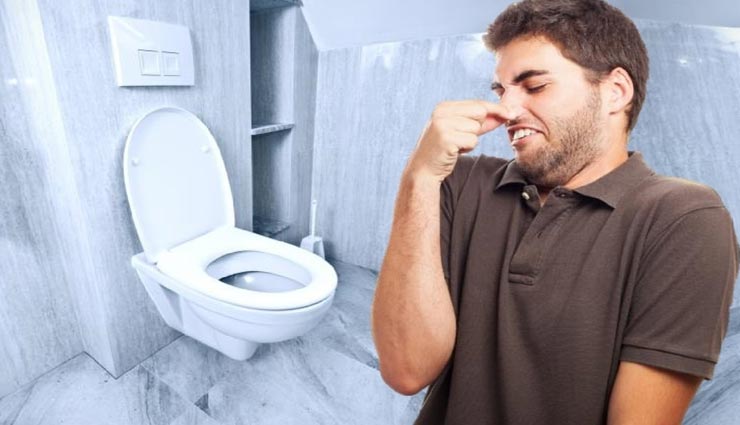 बाथरूम से आती बदबू, करती है मेहमानों के सामने शर्मिंदा, सफाई के लिए आजमाए ये तरीके