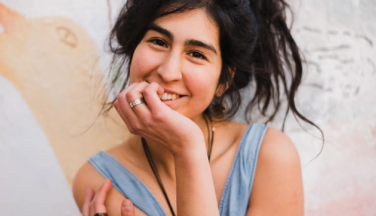 subtle flirting tips,how to flirt with a guy,flirting techniques for men,fear of rejection in flirting,subtle ways to attract a man,confident flirting strategies,body language flirting tips,non-verbal flirting,how to get a guys attention,smart flirting methods