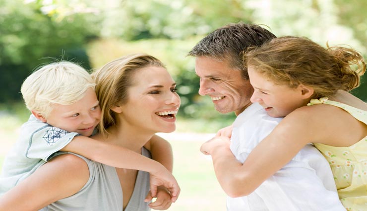 इन आसान तरीको से ला सकते हैं अपने बच्चों के चहरे पर मुस्कान, जानें और आजमाए