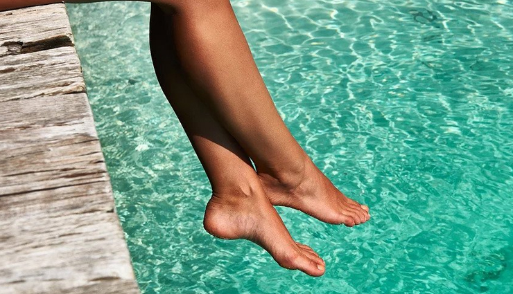 natural moisturizers,smooth legs,dry legs,skin care for legs,moisturizing oils,post-hair removal care,body moisturizers,best moisturizers for legs,natural skin care,dry skin remedies,hydrating moisturizers,smooth skin tips,leg care products