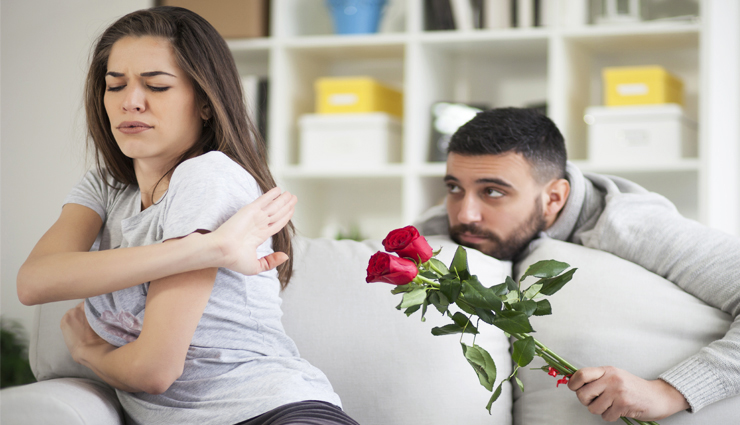 5 Subtle Signs You are Smothering Your Partner