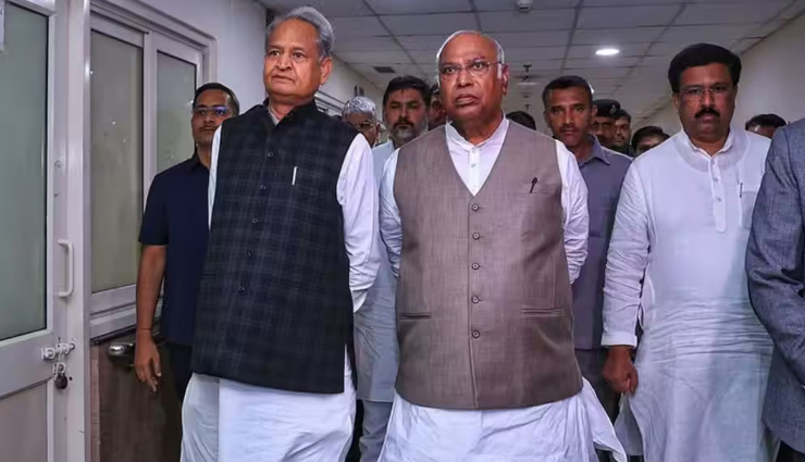 SMS में दलित इंजीनियर से मिलने पहुँचे खड़गे और मुख्यमंत्री अशोक गहलोत