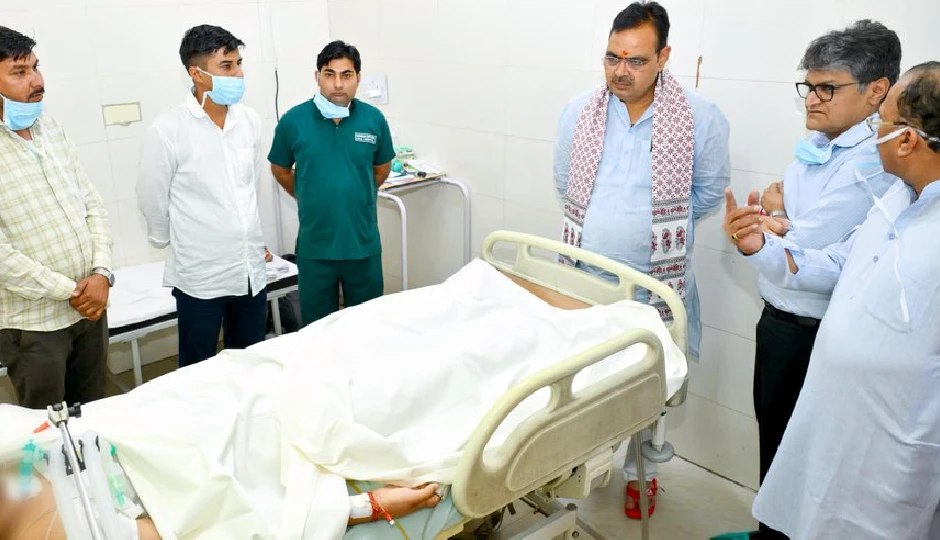 SMS अस्पताल पहुंचे मुख्यमंत्री भजनलाल शर्मा, विधानसभा अध्यक्ष देवनानी की पत्नी और छात्र राहुल घोसलिया से मिले