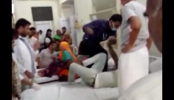 जयपुर : सरकारी अस्पताल में डॉक्टर ने बेड पर चढ़कर मरीज की पिटाई कर दी, जांच के आदेश, वीडियो वायरल