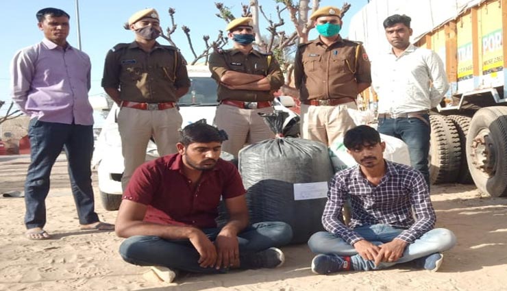 चूरू : पुलिस ने की नशे के खिलाफ कारवाई, इनोवा में 63 किलो डोडा के साथ दो गिरफ्तार