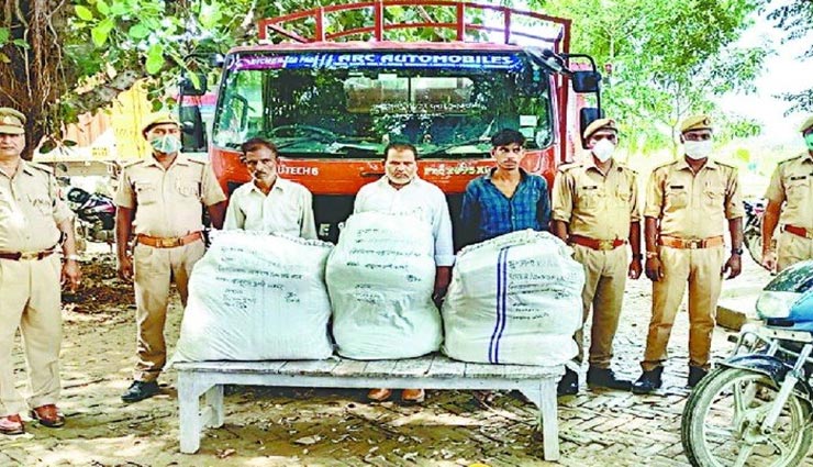 उत्तरप्रदेश : पुलिस के हथ्ते चढ़े तीन तस्कर, बरामद हुआ 12 लाख रुपये का गांजा 