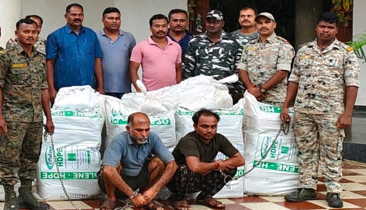 छत्तीसगढ़ : 546 किलो गांजे के साथ पकड़े गए दो आरोपी, ट्रक में GPS लगा हो रही थी मॉनिटरिंग 