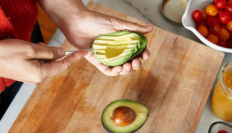 healthy snacks to curb hunger,best snacks for hunger control,nutritious snacks for weight loss,healthy snack ideas,protein-rich snacks,low-calorie snacks,fiber-rich snacks,healthy evening snacks,quick and healthy snacks,best foods to satisfy hunger