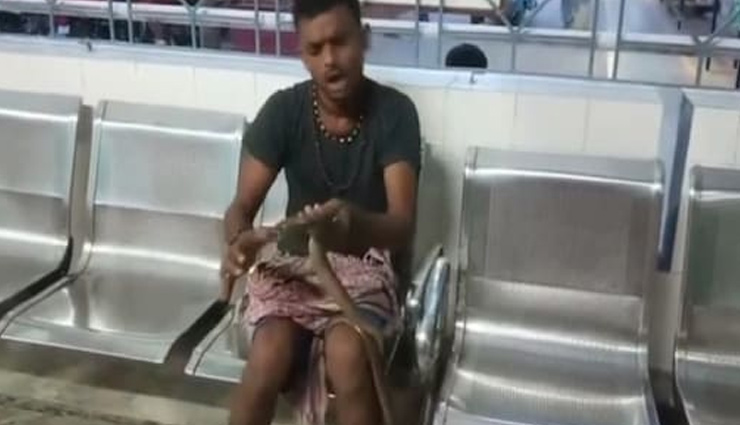बिहार : सांप ने काटा तो युवक ने पहले दांत तोड़ा फिर साथ लेकर इलाज कराने पहुंचा अस्पताल