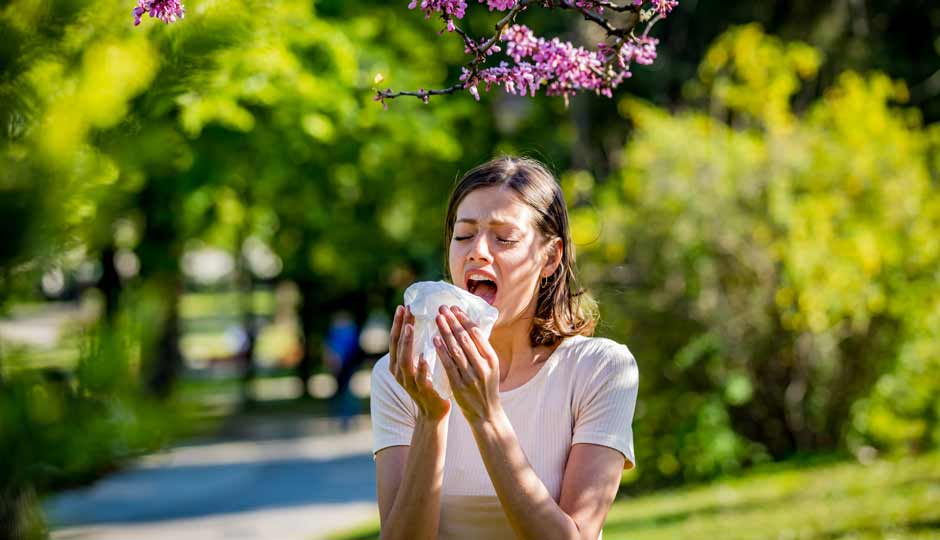 10 Home Remedies to Treat Sneezing Allergy During Monsoon