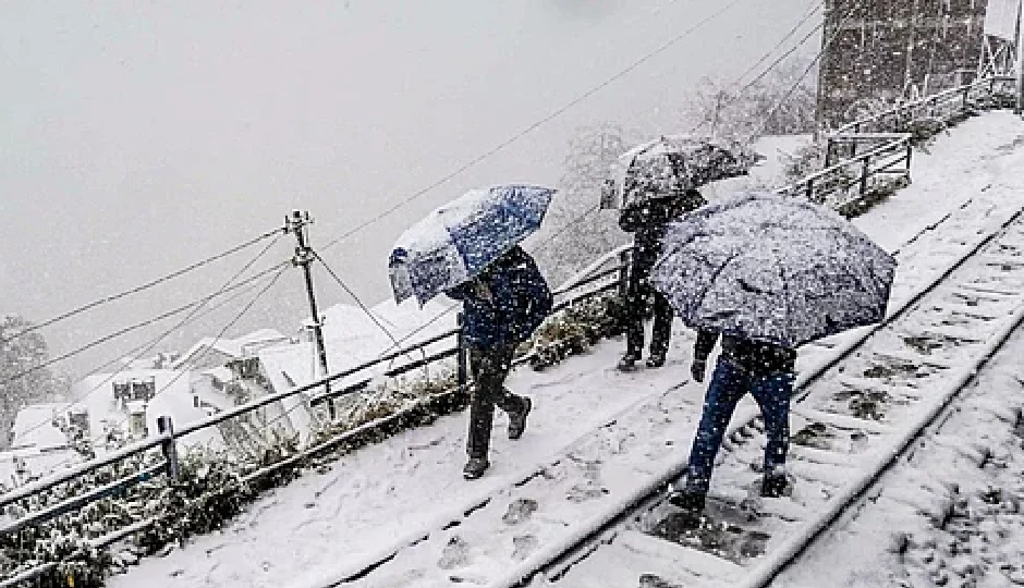 उत्तराखंड से कश्मीर तक मौसम का कहर, 1 फरवरी से कई राज्यों में बारिश-ओलावृष्टि का अलर्ट; केदारनाथ में 4 फीट बर्फ