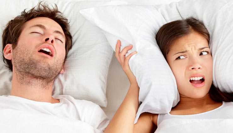 एसेंशियल ऑइल्स से दूर हो सकती हैं खर्राटे लेने की समस्‍या, जानें कैसे करें इनका इस्तेमाल