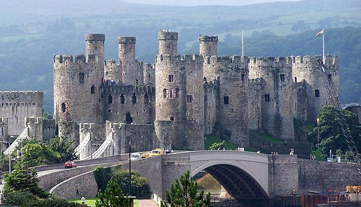 snowdonia,places to visit in snowdonia,things to do in snowdonia,mount snowdon,conwy castle,llechwedd slate caverns,the waterfalls,caernarfon castle,port meirion