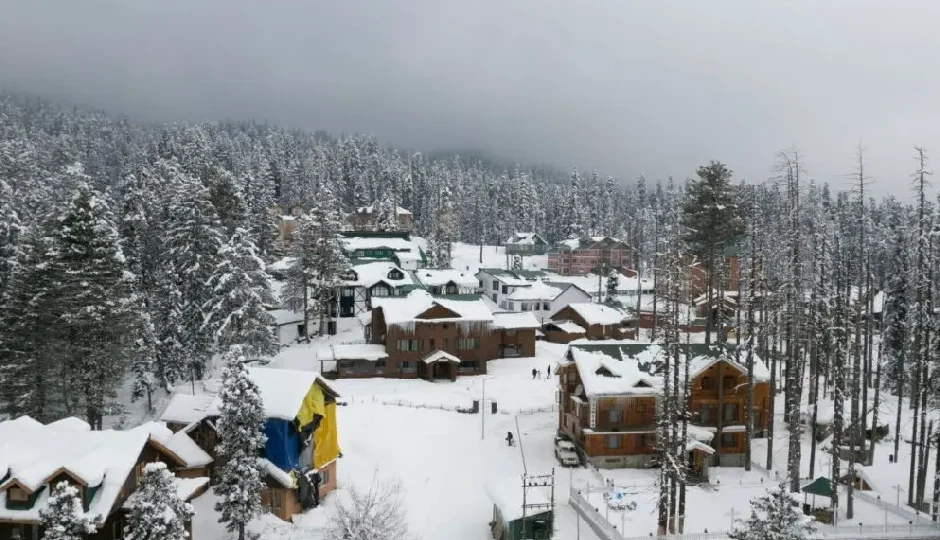 फिर बदलेगा मौसम का मिजाज, पहाड़ों पर बर्फबारी और 9 राज्यों में बारिश की चेतावनी