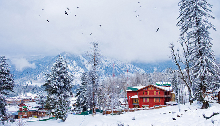 snowfall in india,auli,nainital,munsiyari,dhanaulti,chopta-tungnath,uttarakhand,places to enjoy snowfall,india,places to visit in india