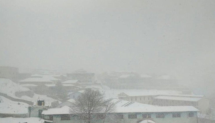 उत्तराखंड में हुई मौसम की पहली बर्फबारी, मौसम विभाग ने जारी की चेतावनी