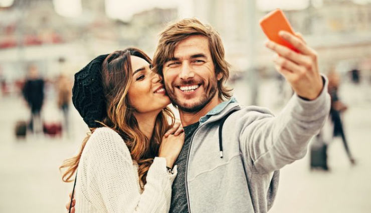 सोशल मीडिया से दूरी लाती हैं रिश्तों में नजदीकियां, जानें कारण