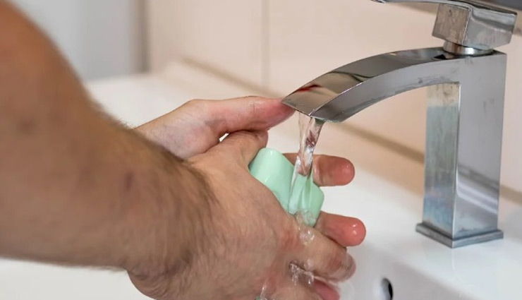 साबुन या सैनिटाइजर!! जाने कौन रख सकता है आपको कोरोना वायरस से दूर corona virus,soap,sanitizer,corona soap,corona sanitizer corona virus in china,wuhan corona virus,coronavirus,Health,Health tips