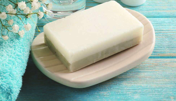 natural moisturizers,natural moisturizers for skin,how to make natural moisturizers,tips to make natural moisturizers,natural moisturizers for beauty skin,skin,skin care tips,skin skin care tips