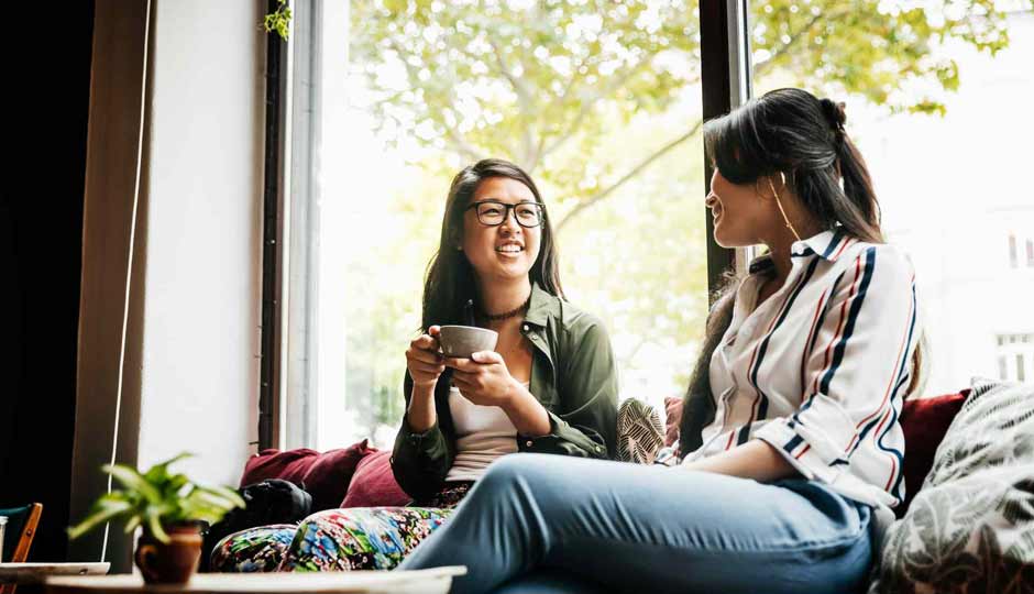 6 Screaming Signs of Social Awkwardness