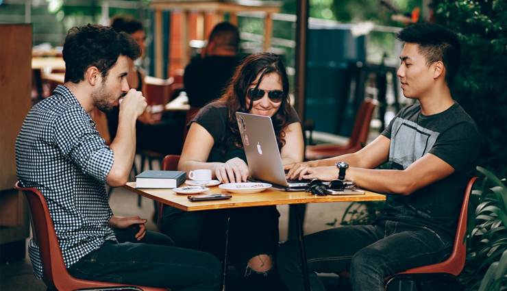 positive attitude is good,positive attitude,stay happy,relationship,relationship tips