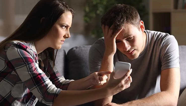 social media comparison: relationship killer,avoiding social media arguments with partners,trust issues caused by social media habits,mindful posting: nurturing trust in relationships,setting relationship goals beyond social media,the impact of social media pda on relationships,social media etiquette for couples,fomo and its influence on relationship satisfaction,digital infidelity: recognizing warning signs,counseling for relationships affected by social media