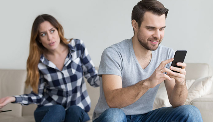 social media comparison: relationship killer,avoiding social media arguments with partners,trust issues caused by social media habits,mindful posting: nurturing trust in relationships,setting relationship goals beyond social media,the impact of social media pda on relationships,social media etiquette for couples,fomo and its influence on relationship satisfaction,digital infidelity: recognizing warning signs,counseling for relationships affected by social media