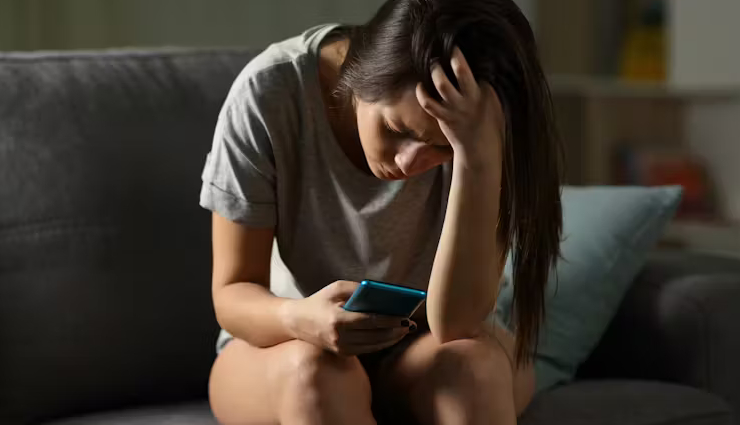 9 Dangers of Social Media and Your Self-Esteem