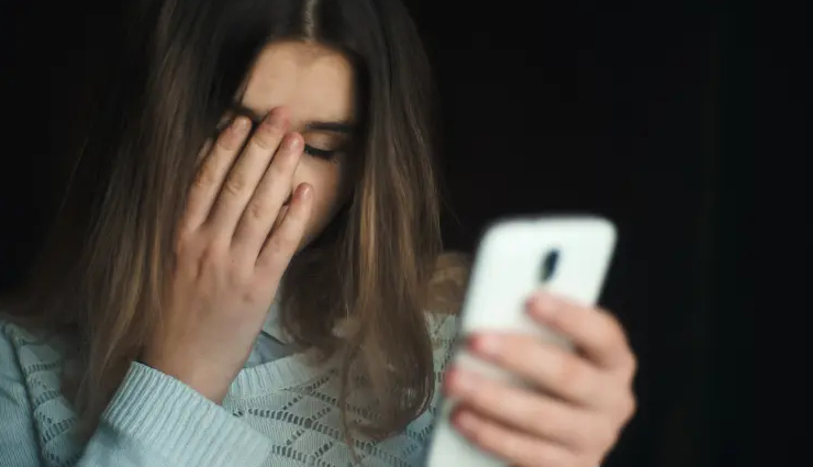 overthinking relationship signs,relationship doubts,social media monitoring,text message scrutiny,cryptic messages decoding,group discussion on relationship steps,parole officer behavior in relationships,questioning partners feelings,social media activity analysis,seeking validation from friends