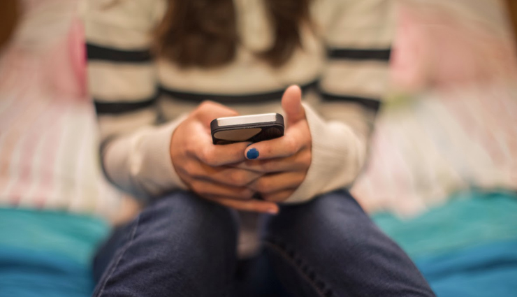 4 reasons keeping youth awake till late,why people can not sleep early,sleeping late at night,addictions of youth,harmful addictions