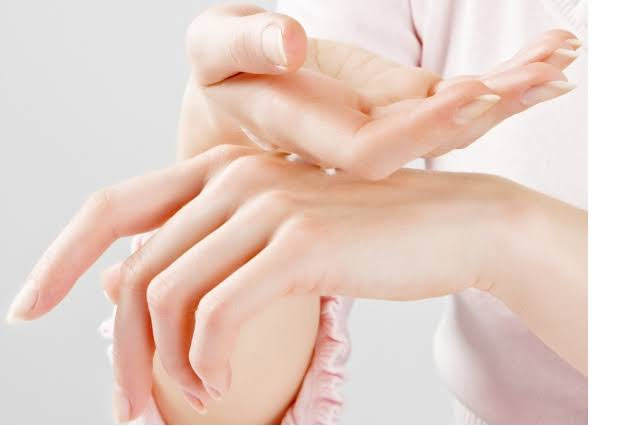 soft hands during winters,winter care tips,winter beauty tips,winter skin care tips,hands care tips,beauty tips,skin care tips