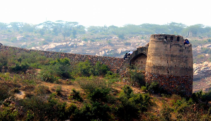 agra taj mahal,iconic monument,mughal,architecture,unesco world heritage
    jaipur amer fort,rajput architecture,royal residence,tourist attraction,mathura vrindavan,hindu pilgrimage,lord krishna,temples and ghats,neemrana fort palace,heritage hotel,historical architecture,weekend getaway,haridwar rishikesh,ganges river,spiritual retreat,yoga and adventure,sultanpur bird sanctuary,bird watching,nature reserve,weekend trip,jim corbett national park,wildlife safari,tiger reserve,nature photography,chandigarh rock garden