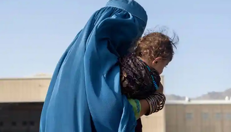 अफगानिस्‍तान:  परिवार को भूख से बचाने के लिए पिता ने बेच दिया अपने जिगर का टुकड़ा! 43,000 रुपये में किया बेटी का सौदा