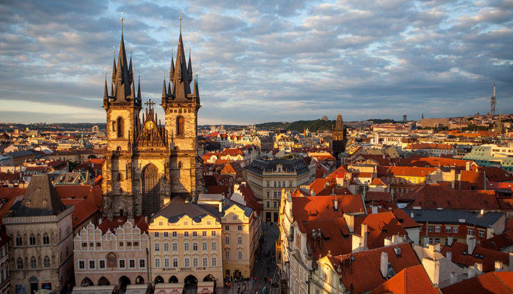 traveling solo in europe,europe,traveling tips,traveling solo tips