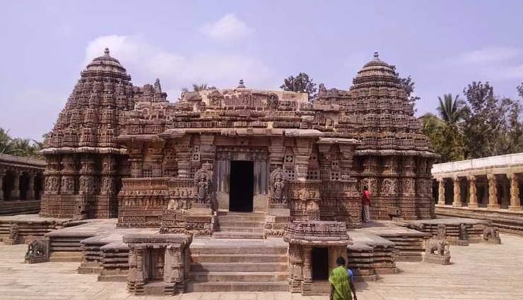 lepakshi,srirangapatna,shivanasamudra falls,somnathpur,shravanabelagola,weekend getaways from bangalore,weekend getaways